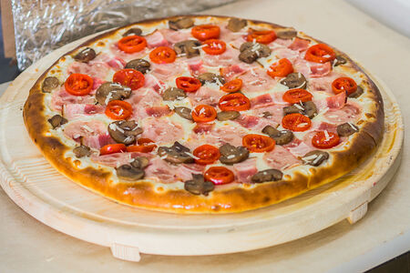 Пицца с ветчиной и грибами 28 см