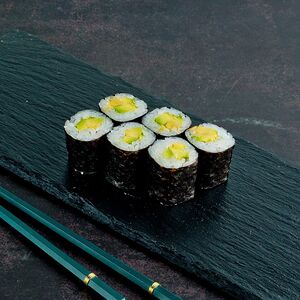 Ролл с авокадо