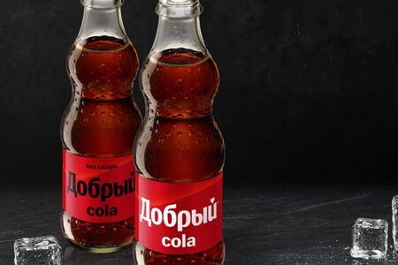 Добрый Cola в стекле