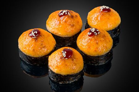 Ролл запеченный Токио с лососем 5 шт