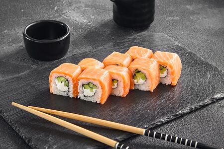 Ролл Филадельфия с огурцом