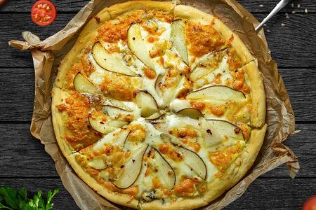 С грушей и Дор Блю