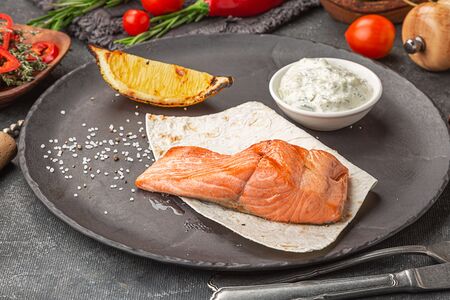 Форель на гриле с соусом тартар