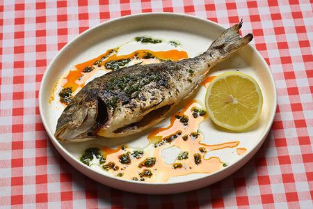 Дорадо с соусом песто