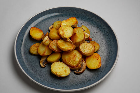 Картофель, жаренный с грибами