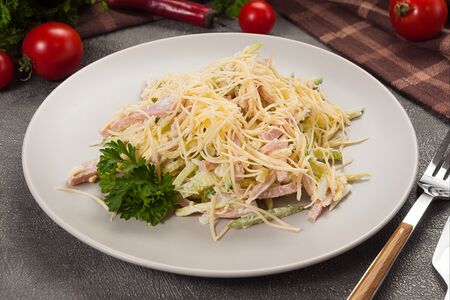 Салат с ветчиной и свежим огурцом
