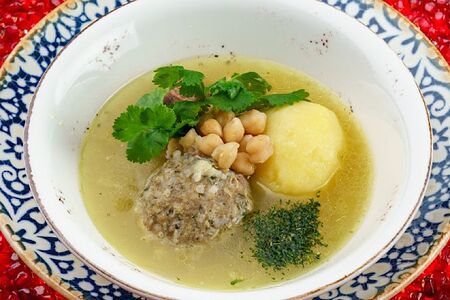 Суп из баранины с кюфтой и горохом нут (Кюфта-бозбаш)