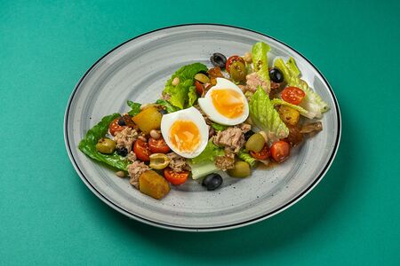 Салат с тунцом