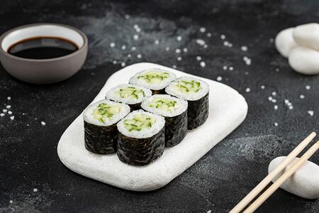 Маки с огурцом