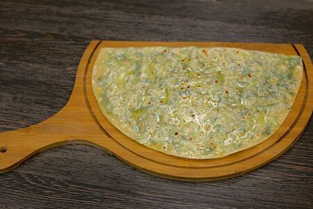 Гутаб с зеленью и сыром