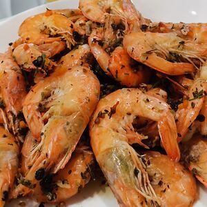 Креветки отварные с лимоном