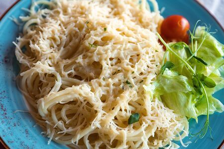 Спагетти с сыром