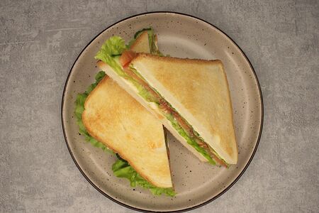 Сэндвич со слабосоленым лососем