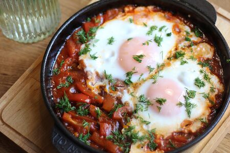 Шакшука из двух яиц в томатном соусе