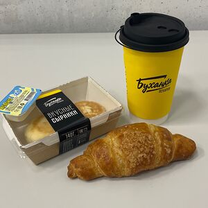 Капучино, сырники и круассан Абрикос