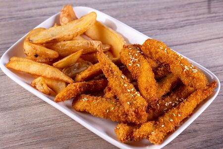 Стрипсы с картофельными дольками