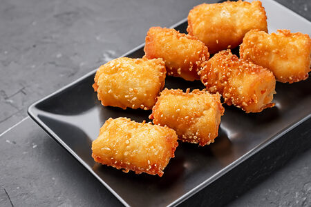 Рулетики с лососем