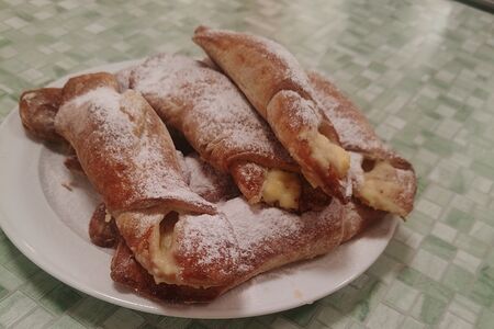 Слойка с яблоком