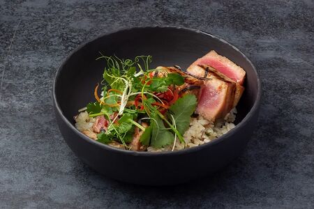 Стейк из тунца с рисом басмати