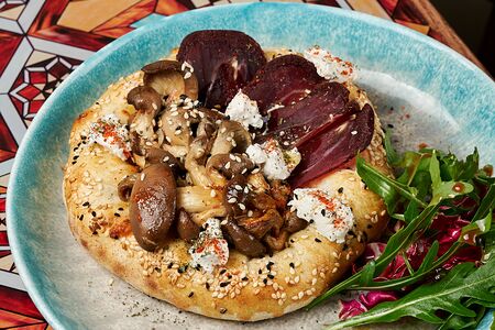 Хачука с бастурмой и грибами вешенками