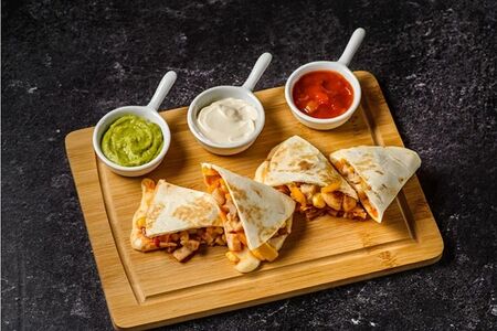 Кесадилья с ветчиной