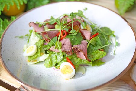 Салат с ростбифом