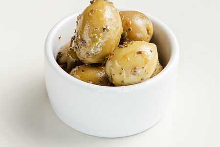 Маринованные в прованских травах оливки