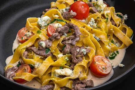 Говяжья вырезка в соусе блю чиз