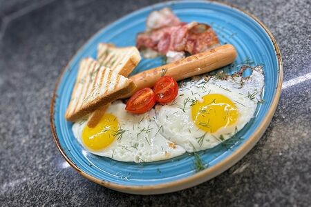 Английский завтрак с сосисками