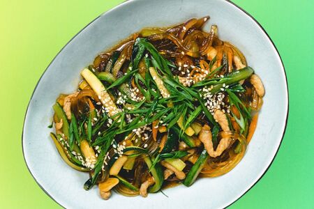 Харусаме со свининой по-китайски