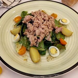 Салат с тунцом