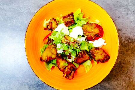 Салат из хрустящих баклажан