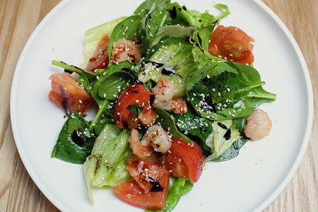 Салат с креветками