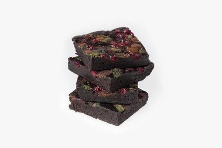 Веганский брауни с клюквой и мятой