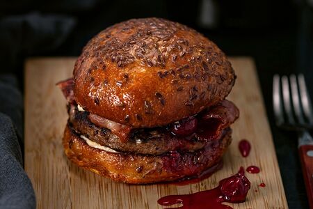 Бургер Пряная Вишня