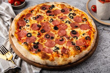 Пицца Салями