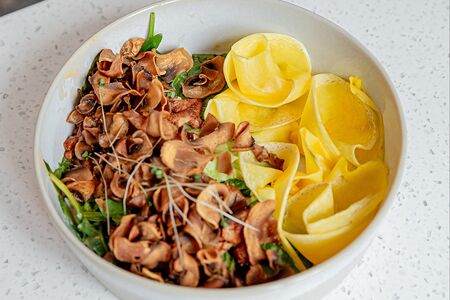 Теплый салат с цыплёнком