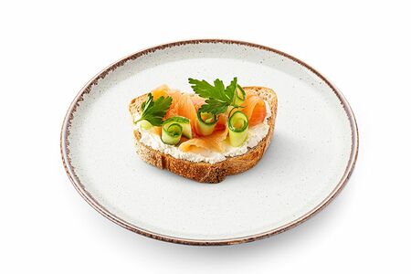 Брускетта с крем-сыром и слабосоленым лососем