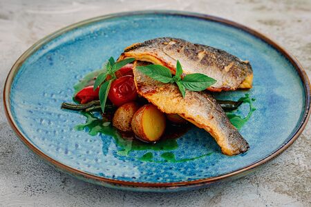 Дорадо с овощами