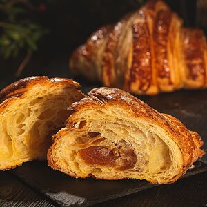 Круассан с абрикосовым джемом