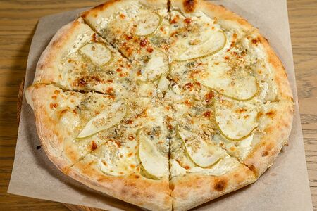 Груша-мед-горгонзола