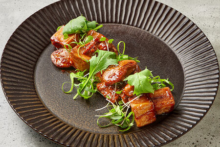 Бараньи язычки, соус черный перец, баклажан