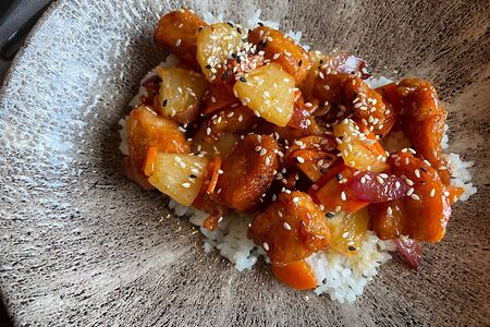 Курица в кисло-сладком соусе с рисом