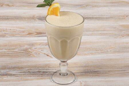 Манго-персик фруктовый коктейль из мороженого