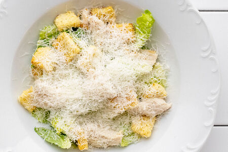 Салат Цезарь с курицей