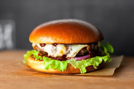 BBQ с копченым сулугуни и фри