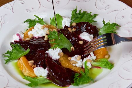 Салат с печеной свеклой и апельсином