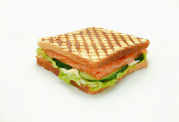 Сэндвич с филе лосося