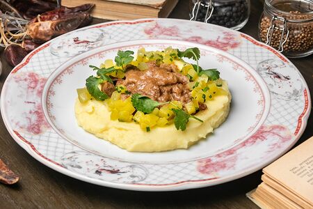 Домашний бефстроганов с картофельным пюре