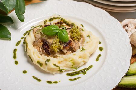 Телятина по-строгановски